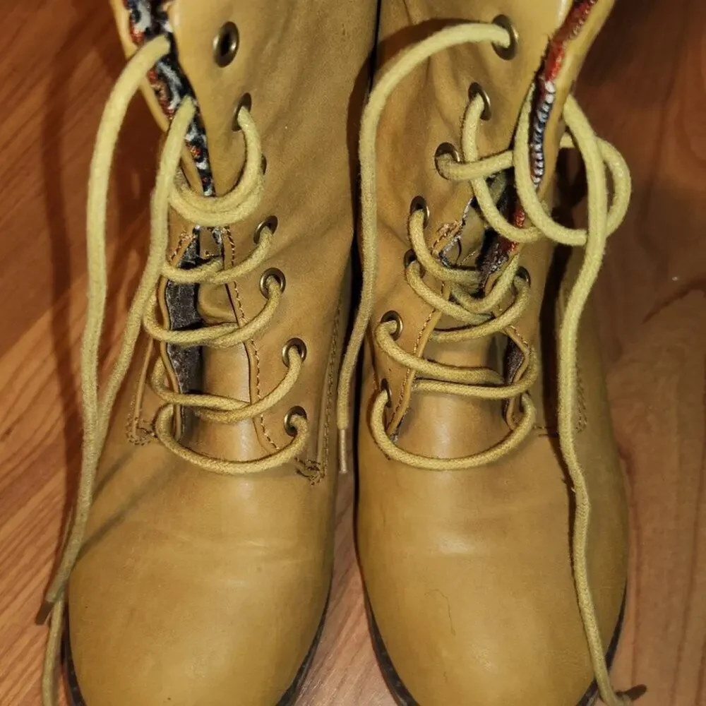 Mid Calf Boots on low heels sz6 Lace Up || EUC